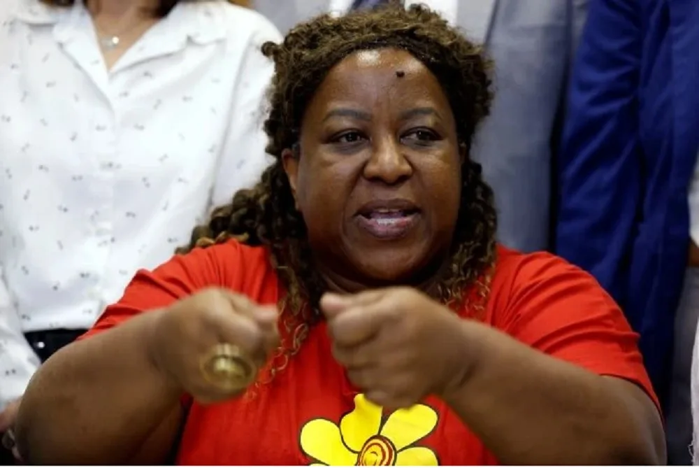 Ministra dos Direitos Humanos promete perícia independente sobre mortos em operação no Rio
