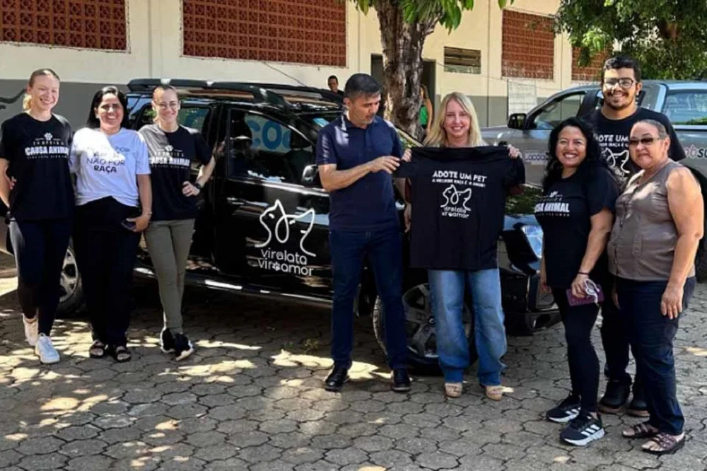 Deputada Ieda Chaves entrega veículo a associação de proteção animal em Cacoal
