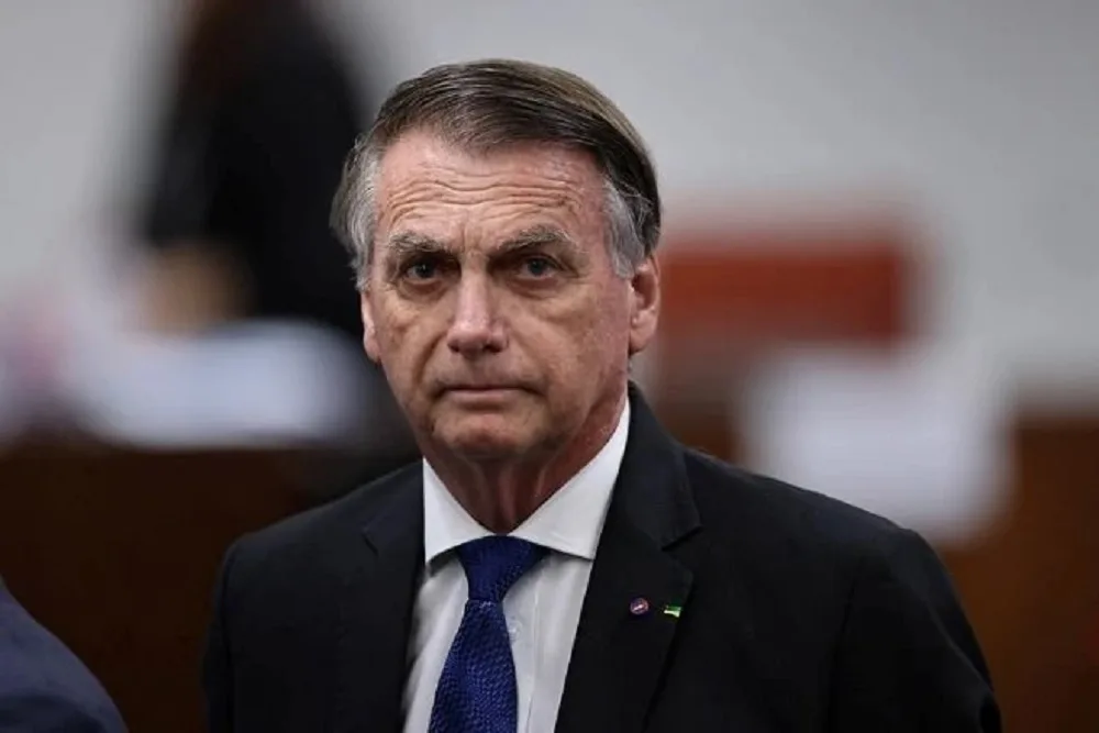 Bolsonaro é preso pela Polícia Federal