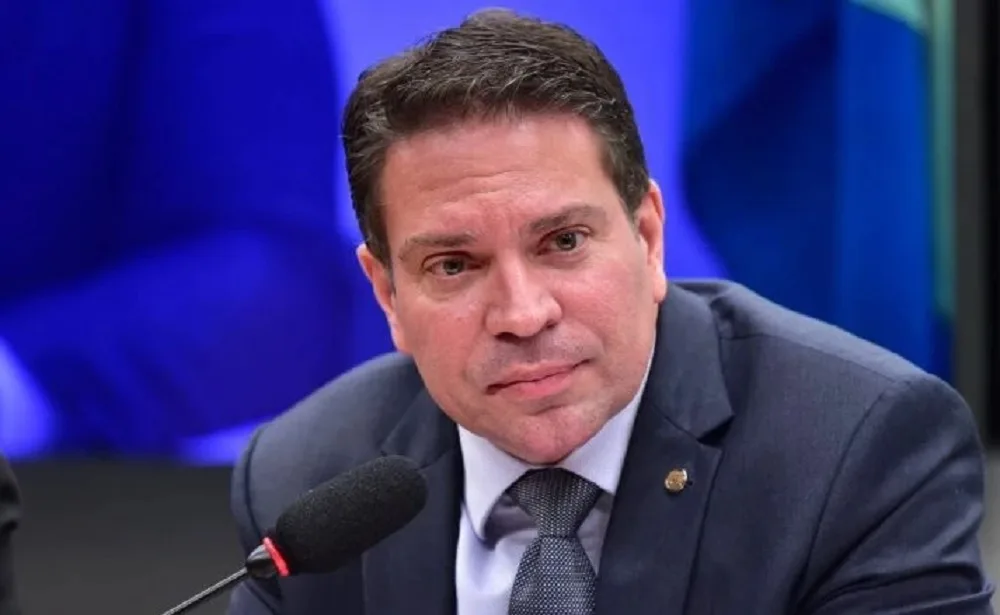 Ministro Moraes determina prisão do deputado Alexandre Ramagem
