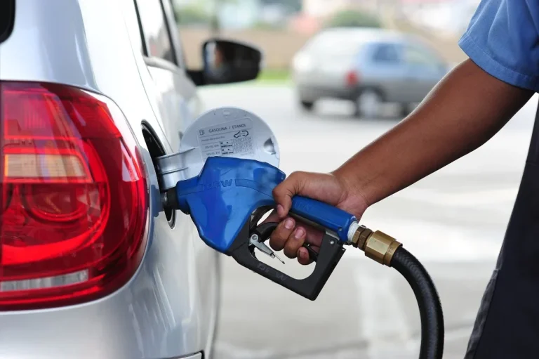 Guerra EUA x Irã pode explodir preço da gasolina e dos alimentos no Brasil