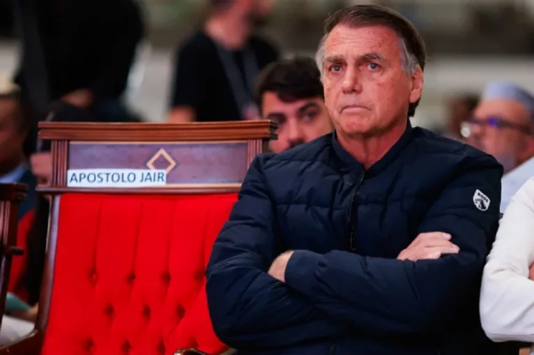 Bolsonaro passou por nova crise de soluços mesmo após intervenção do ultimo sábado, diz médico