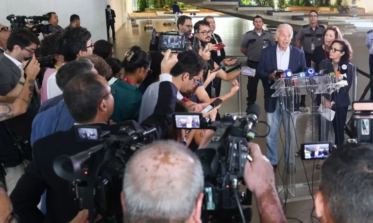 Fronteira do Brasil com a Venezuela está tranquila e aberta, diz Ministro da Defesa