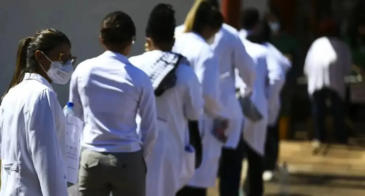 MEC divulga lista de cursos de medicina com baixa avaliação
