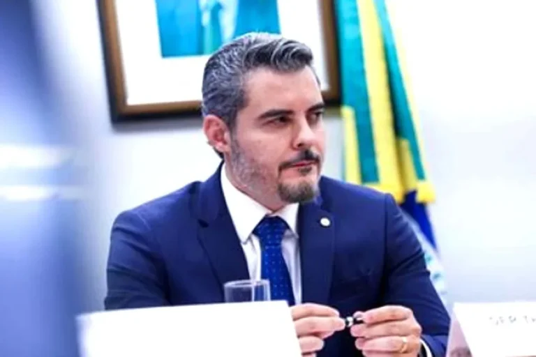 Deputado Thiago Flores celebra suspensão de importação de cacau da Costa do Marfim