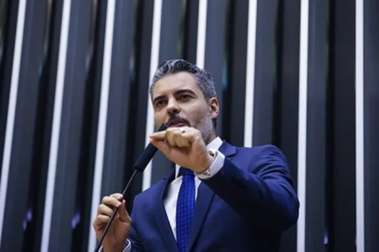 Deputado Thiago Flores apresenta projeto para blindar escolas contra ataques
