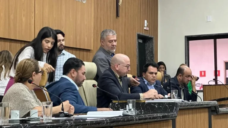 Vereadores aprovam redução de CDs, jetons, corte de contratos, cortes de cargos e até redução de verba indenizatória
