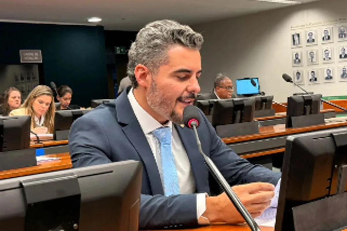 Deputado Thiago Flores comemora a reinauguração da sede da Polícia Militar Mirim em Ariquemes