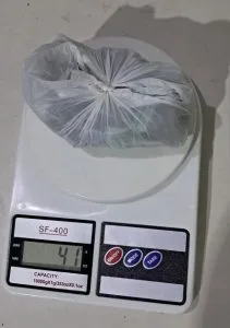 GUARNIÇÃO DA FORÇA TÁTICA FLAGRA TRÁFICO DE DROGAS E APREENDE MUNIÇÃO