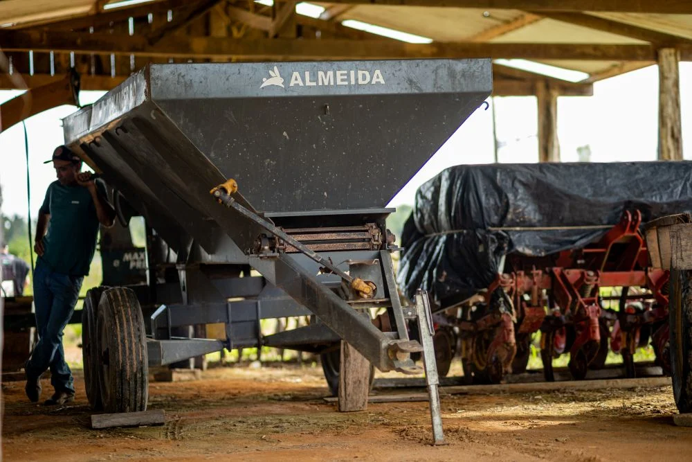 Alero no Agro: produção leiteira cresce com mecanização no campo em Vale do Anari