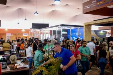 Deputada Sílvia Cristina apresenta trabalho do Centro de Reabilitação ao vice-governador Sérgio Gonçalves