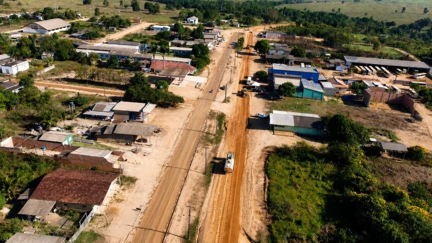 Governo de RO assina ordem de serviço para a execução de 1 km de pavimentação asfáltica no distrito de Estrela Azul