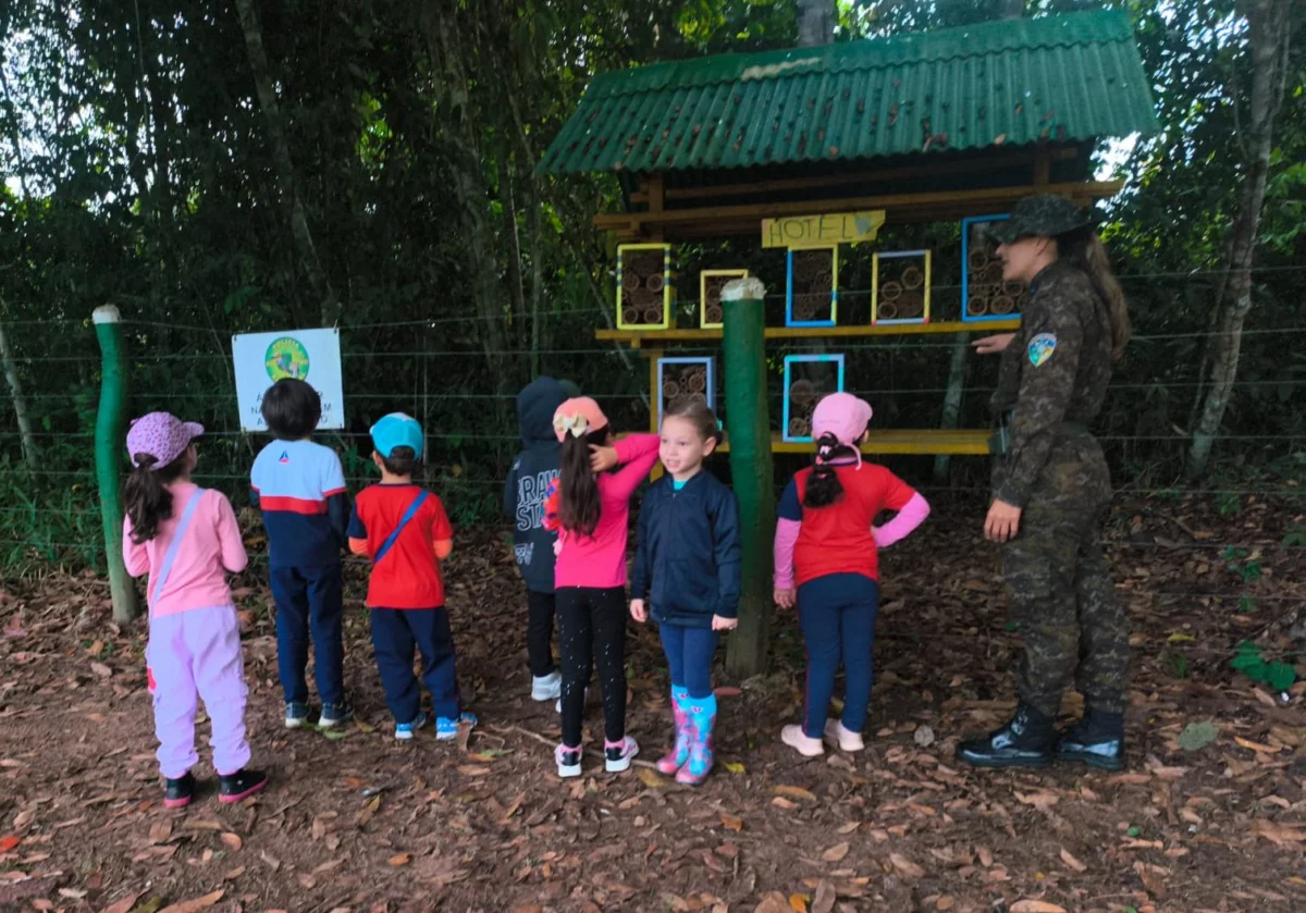 Polícia Ambiental e SEMMA promovem atividade de educação ambiental com estudantes em Vilhena